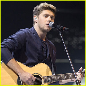 Niall Horan Surprises BBC Radio 1 Teen Awards Audience with 'This Town' Performance!