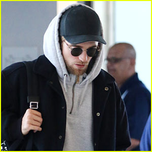 Robert Pattinson Arrives Fresh Off a Flight at JFK Airport