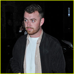 Sam Smith Keeps it Casual While Grabbing Some Grub in London