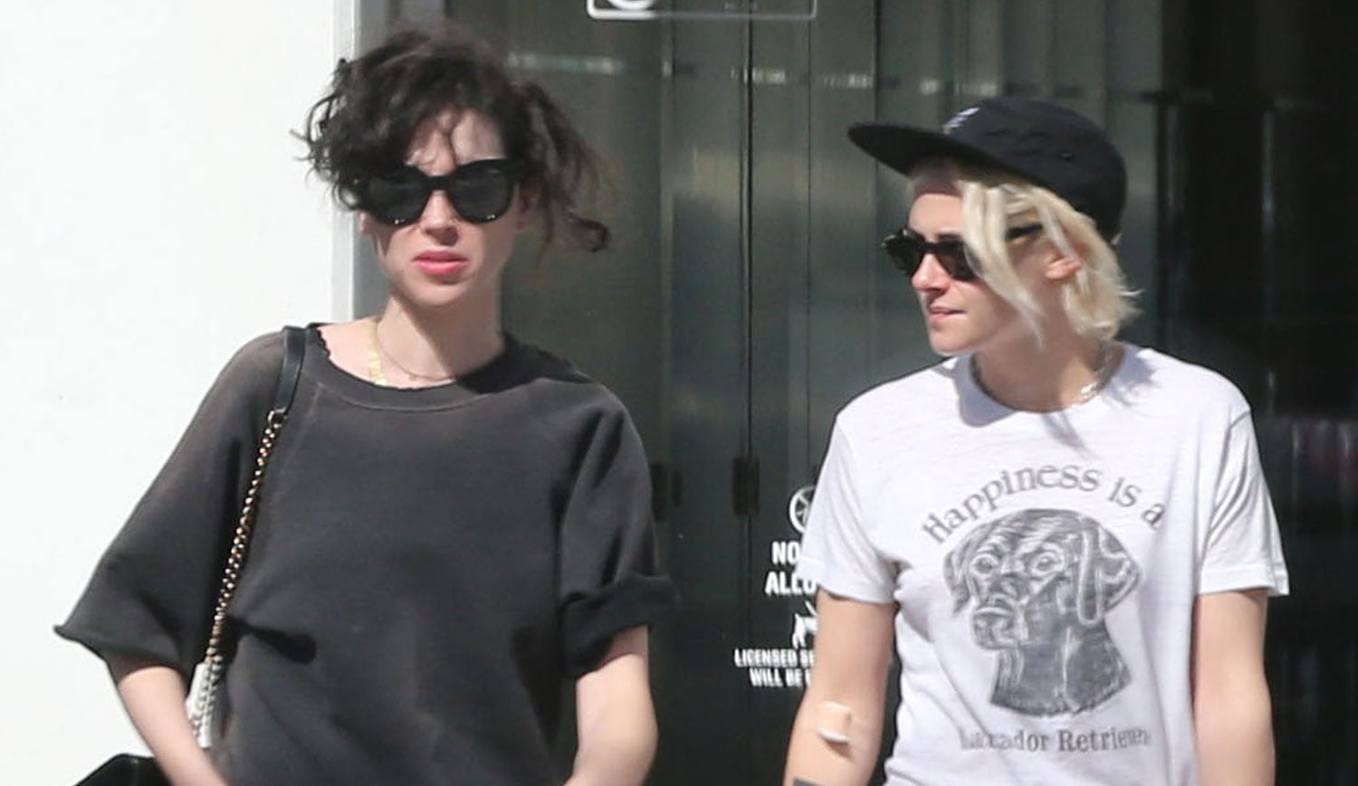 Kristen Stewart Shows Love For Labrador Retrievers!