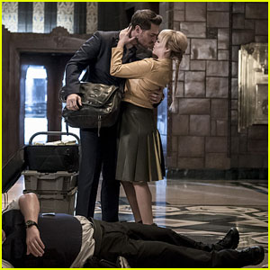 Ashley Rickards & Grey Damon Kiss on 'The Flash' Tonight!