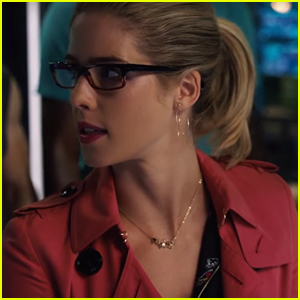 Felicity & Oliver Work Together To Find Who The New Vigilante is on 'Arrow'