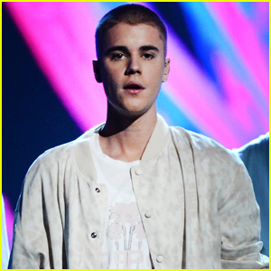 Justin Bieber Gives Impromptu Piano Performance at Toronto Pub - Watch It!