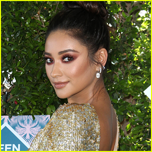Shay Mitchell Teams Up with Smashbox Cosmetics For Exclusive Eye Palettes