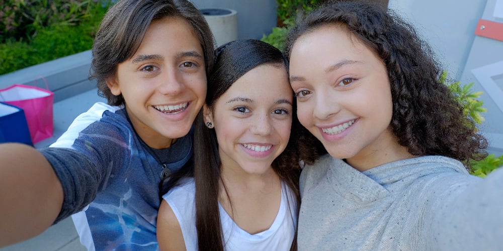 ‘Stuck In The Middle’ Stars Film Their Disney Channel IDs!