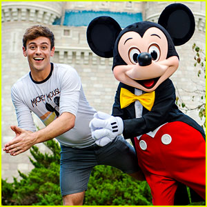 Tom Daley Visits Disney World to Surprise His Little Cousins!