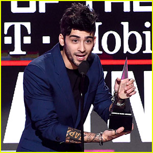 Zayn Malik Takes Home New Artist of the Year Award at AMAs 2016, Throws Shade at One Direction