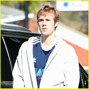 Justin Bieber: Celebrate The Holidays with His 2011 'Under the Mistletoe' Album!