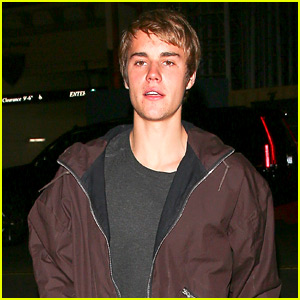 Justin Bieber Goes Comfy Casual for Dinner in Beverly Hills