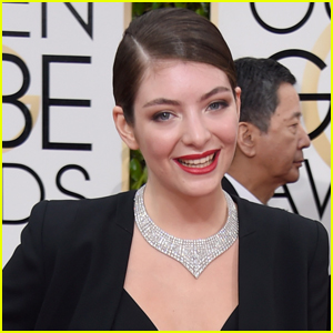 VIDEO: Lorde Covers Robyn's 'Hang With Me' During Surprise Concert