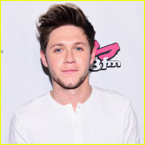 Niall Horan Buys Starbucks For Fans Waiting in Line For Him