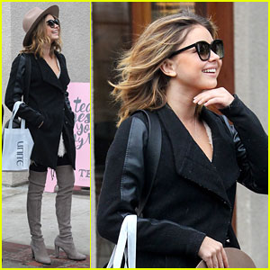 Sarah Hyland Shows Off Her Amazing Winter Style