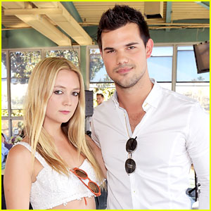 VIDEO: 'Scream Queens' Co-Stars Taylor Lautner & Billie Lourd Make Out at Cast Party!