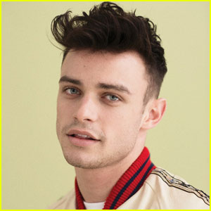 Descendants 2's Thomas Doherty Likes Playing the Evil Character!