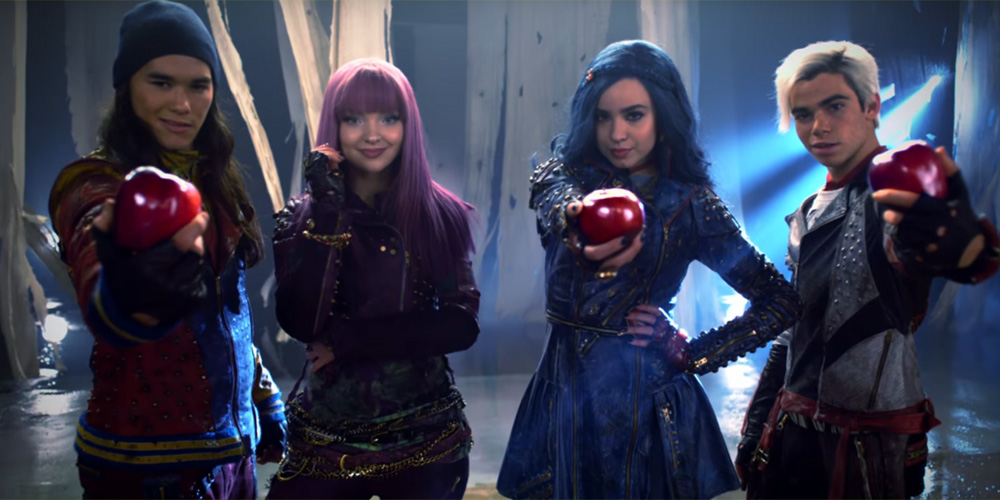 China Anne McClain Unboxes Her First 'Descendants 2′ Uma Doll & It's The  Cutest Thing Ever!, China McClain, Dove Cameron, Sofia Carson