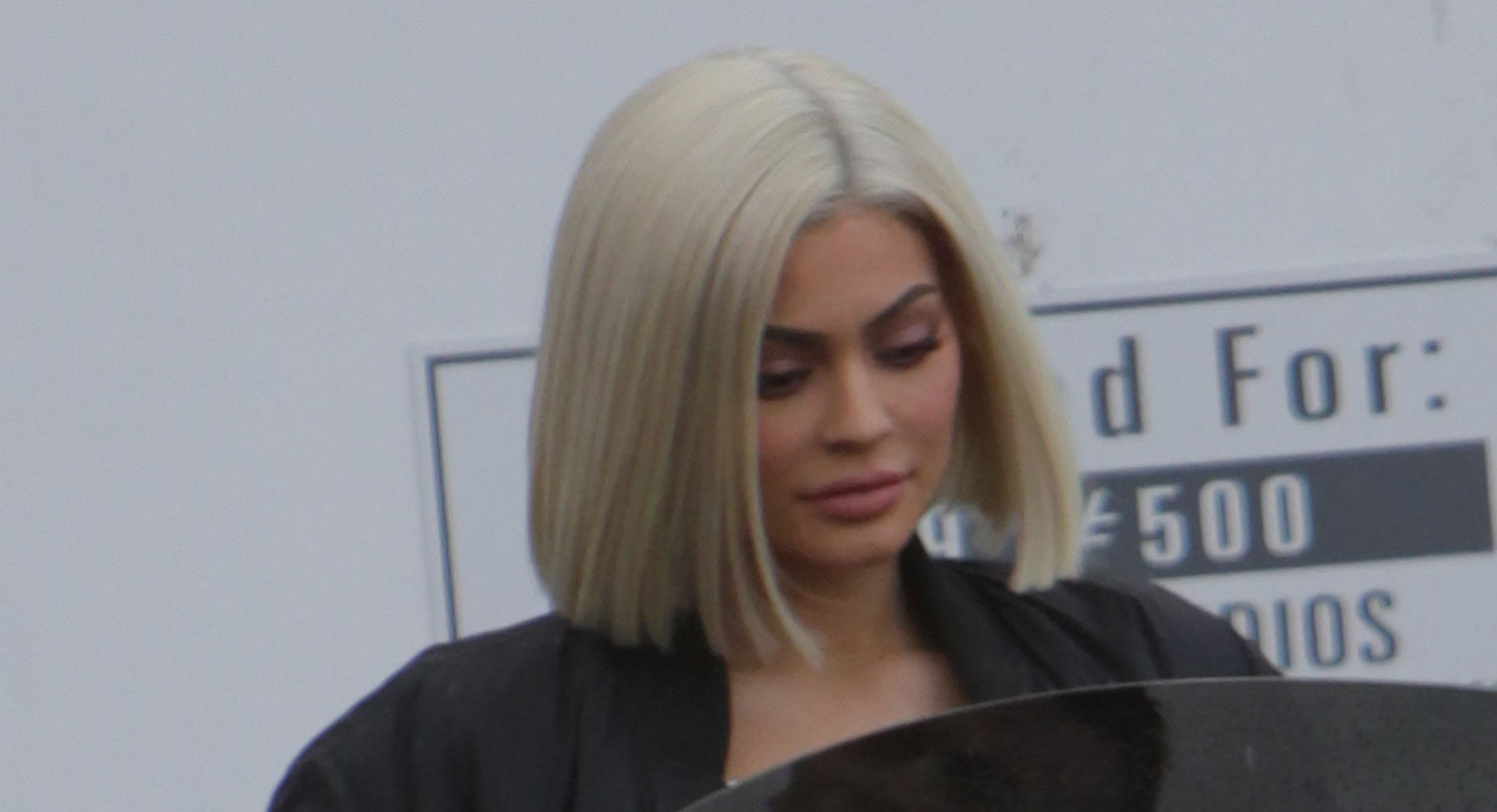 Kylie Jenner Is Showing Off Her New Platinum Blonde Hairstyle Kylie Jenner Just Jared Jr 