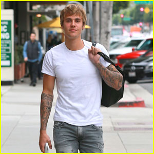 Justin Bieber Rocks Skinny Jeans & Heeled Boots For Casual Coffee Run