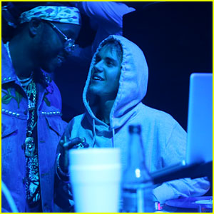 Justin Bieber Hangs Out in Miami with Famous Friends!