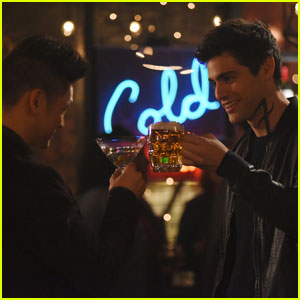 Magnus & Alec Go On Their First Date in New 'Shadowhunters' Photos!