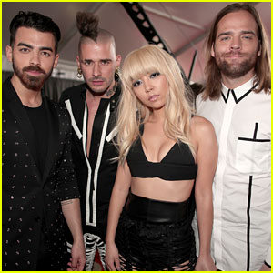 DNCE's JinJoo Lee Stole the Show at Grammy 2017