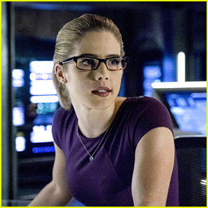 Felicity Puts Her Hacking Hat on in Russia on Tonight's 'Arrow'