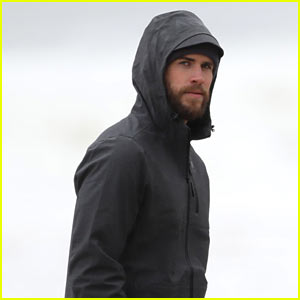 Liam Hemsworth Looks Hot While Taking Stroll on the Sand