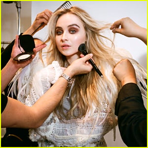 Sabrina Carpenter Models 6 Chic Looks in 10 Seconds for Marc Jacobs