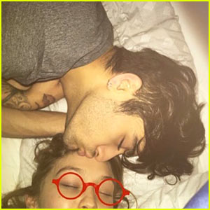 Gigi Hadid & Zayn Malik Snuggle Up While Lounging in Bed