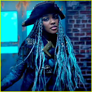 China Anne McClain Dishes On Sword Fighting For 'Descendants 2'
