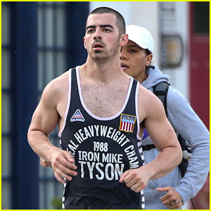 Joe Jonas Shows His Muscles in a Tank Top!