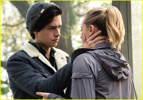 Fans React to Betty & Jughead's Kiss on 'Riverdale'