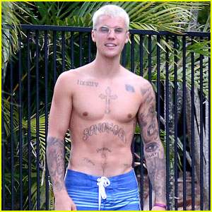 Justin Bieber Is Enjoying His Time Off in Australia with His Shirt Off!