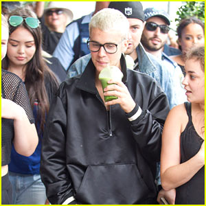 Justin Bieber Hangs Out with Fans in Australia!