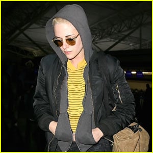 Kristen Stewart Arrives in Style in New York City