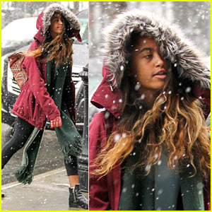 Malia Obama Gets Out Her Scarf & Gloves on a Snowy Day in NYC