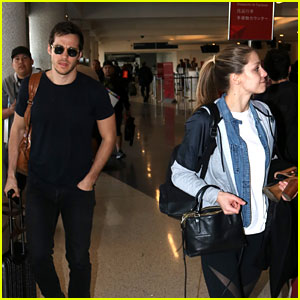 'Supergirl' Stars Chris Wood & Melissa Benoist Fly Out of Town Together