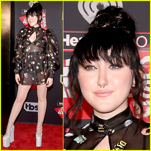 Noah Cyrus Wears a Nose Ring on iHeartRadio Music Awards 2017 Red Carpet!
