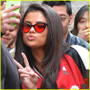 Selena Gomez Kisses Fan, Proves She Is Sweetest 