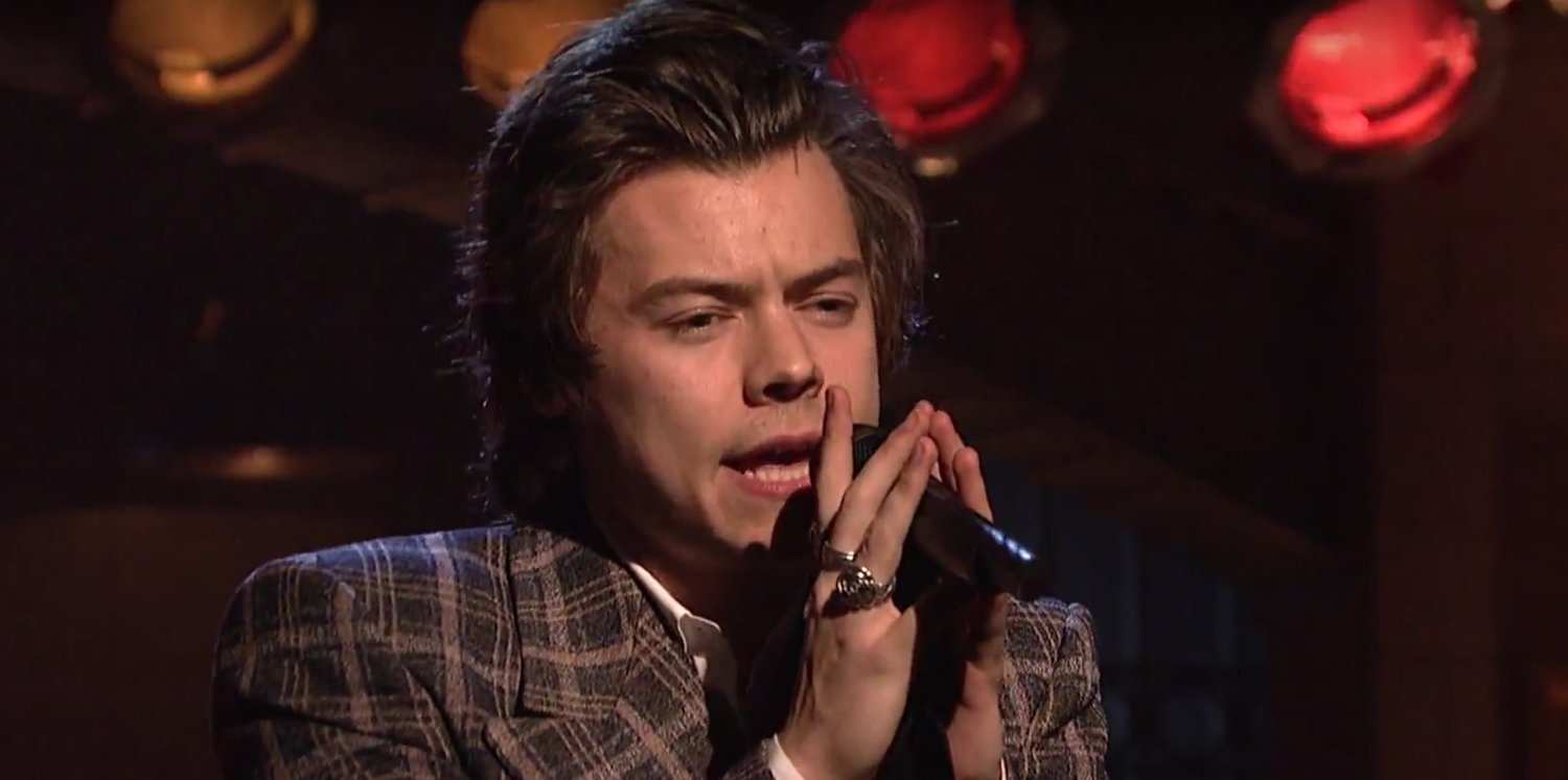 Harry Styles Performs ‘Sign of the Times’ for the First Time on ‘SNL