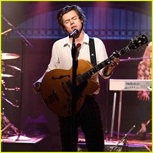 Harry Styles Debuts at Number 4 in US After Dethroning Ed Sheeran in UK!