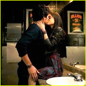 Ian Harding Flossed Three Times Before His First Kiss Scene with Lucy Hale