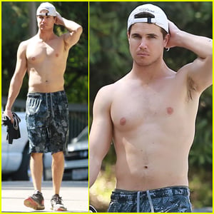 Robbie Amell Shows Off His Abs on Afternoon Hike