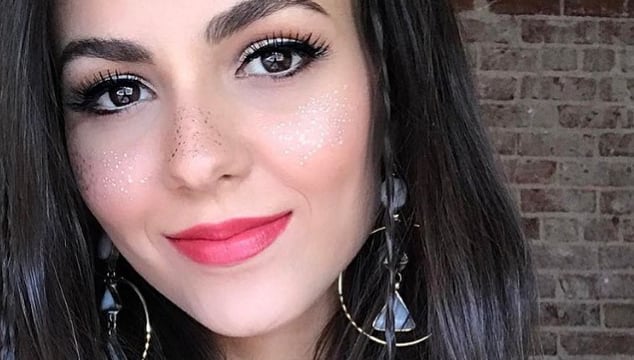 Victoria Justice’s Glitter Freckles For Coachella Are Super Easy To Get!