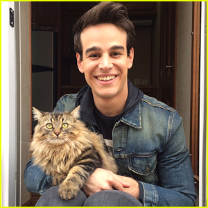 Shadowhunters' Alberto Rosende Gives Credit To The People Behind The Scenes Before Wrapping on Set