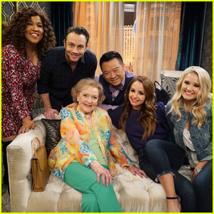 Betty White Returns to 'Young & Hungry' Tonight