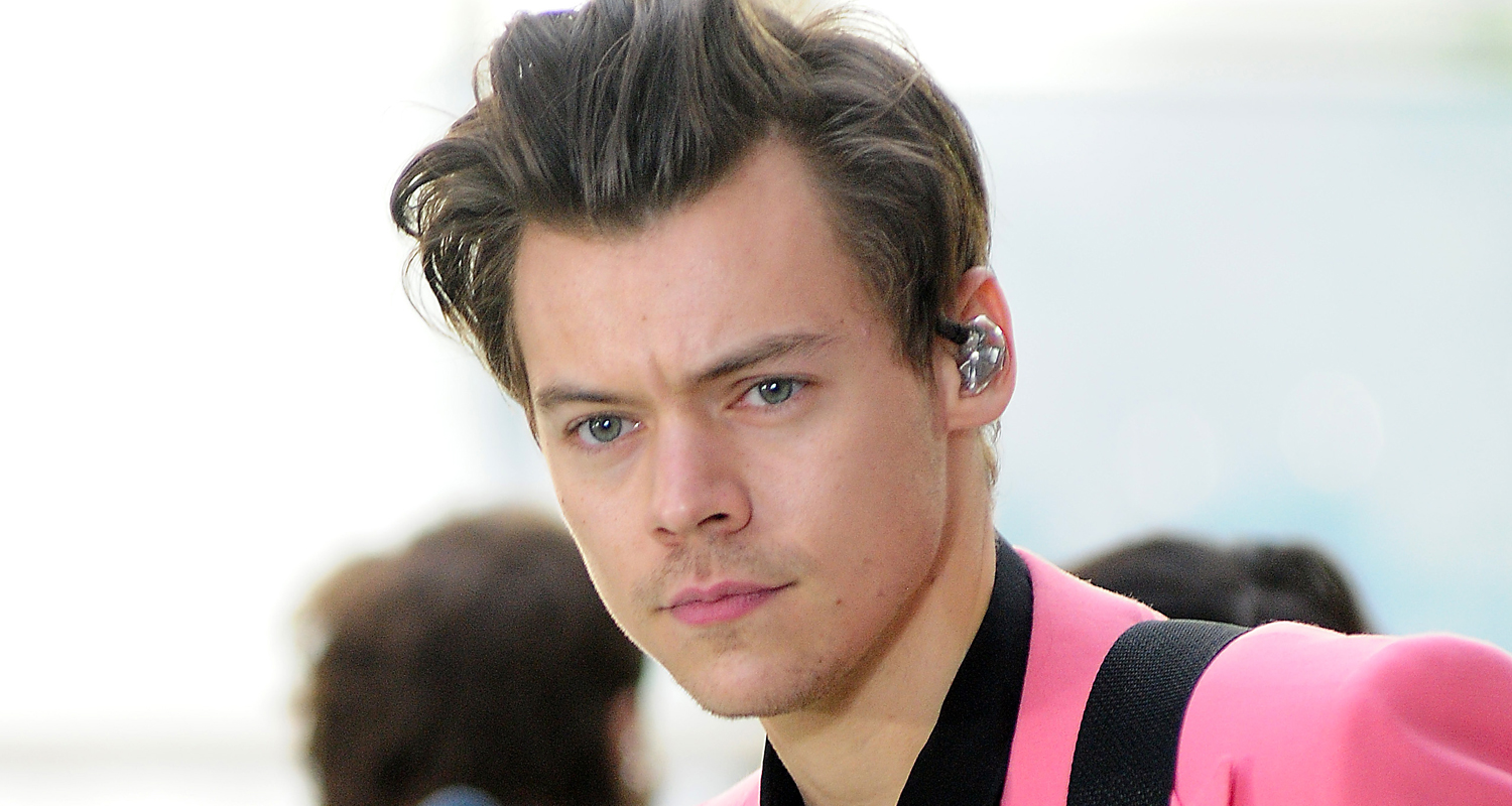 Harry Styles Pays Tribute to Manchester Bombing Victims During Concert(02)