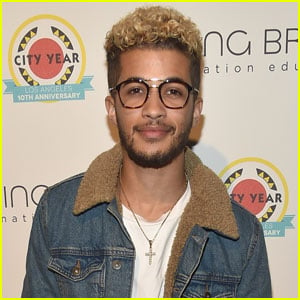 Jordan Fisher Makes Us Swoon With Impromptu 'Issues' Cover - Watch Here!