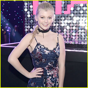 EXCLUSIVE: Loren Gray Next Levels Her Career, Signs With Management