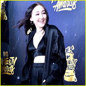 It's Hailing at the MTV Awards & Noah Cyrus Got Caught in the Storm!