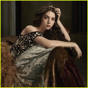 Reign's Adelaide Kane Reveals The Inspiring Things She Learned From Playing Mary, Queen of Scots